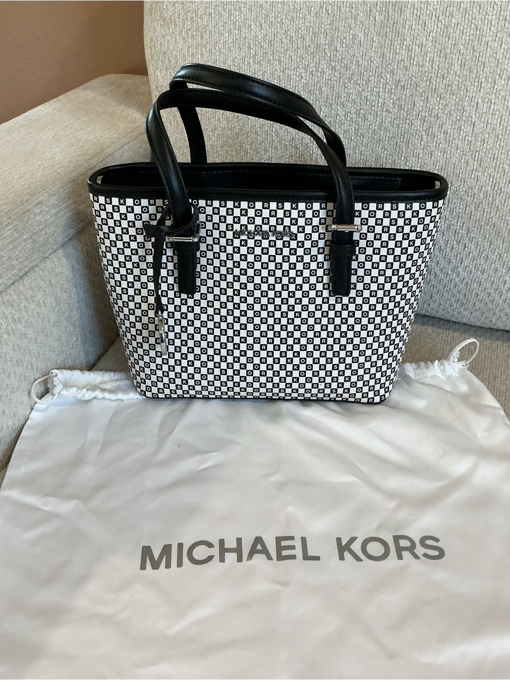 Michael Kors Jet Set Travel XS Carryall Tote - Black & White Cube Print